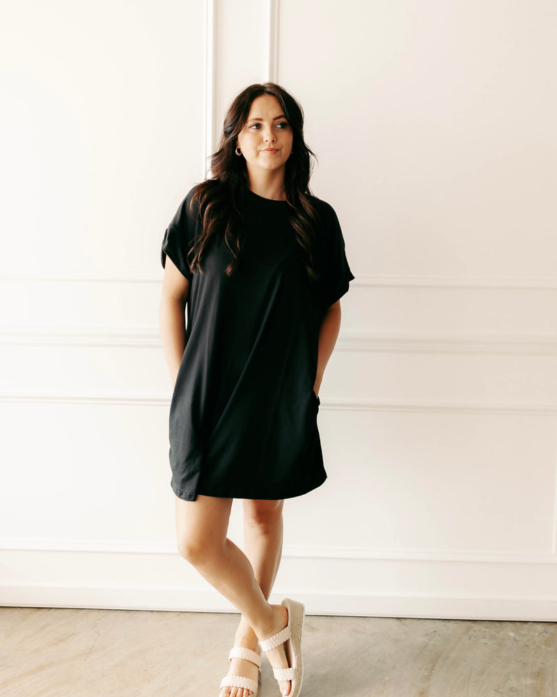 Long Weekend Shift Dress In Black