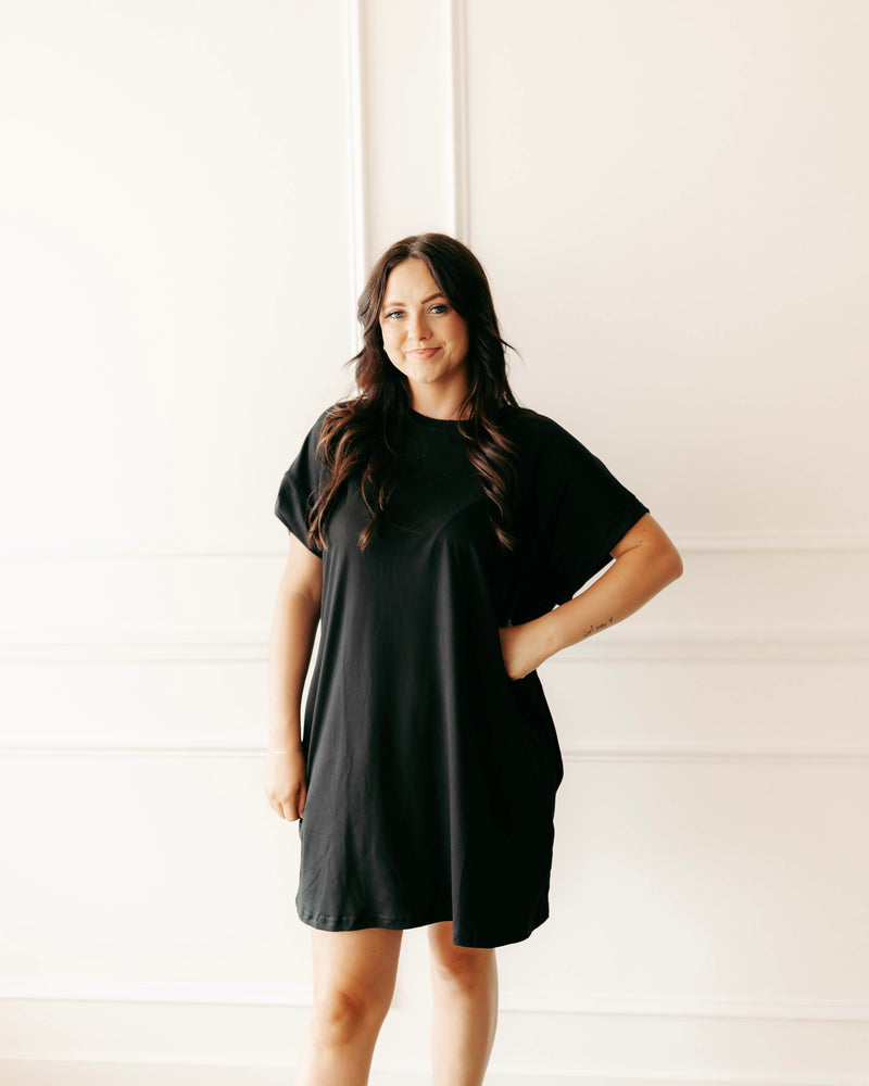 Long Weekend Shift Dress In Black